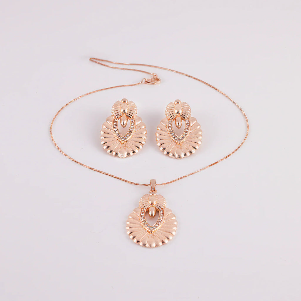 Damnstyle Necklace Anti-Tarnish Ethnic Embossed Shell Crystal Studded Set With Earrings